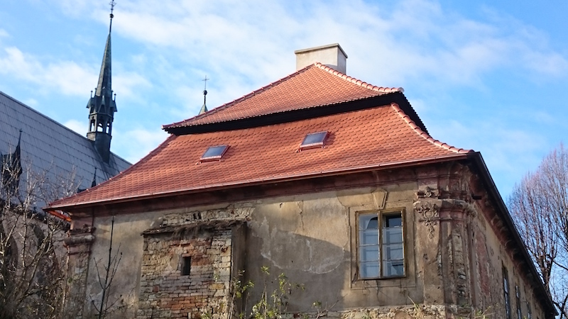 fara Slavětín krytina bobrovka ze spodu