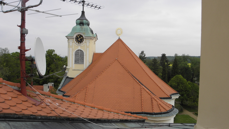 Kostel Lány krytina bobrovka zhora
