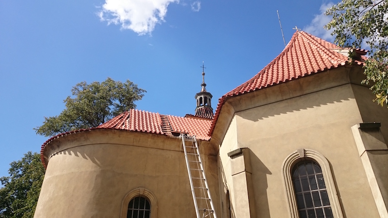 Svárov kostel sv. Lukáše krytina prejz zdola