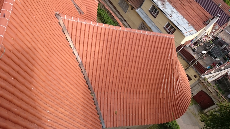 Svárov kostel sv. Lukáše krytina prejz zhora